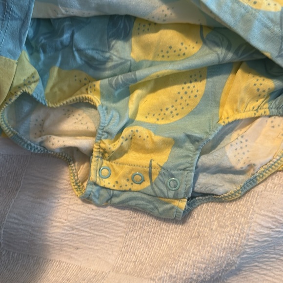 Beautiful lemon shirt with snaps at the bottom, sort of a romper - Picture 2 of 3